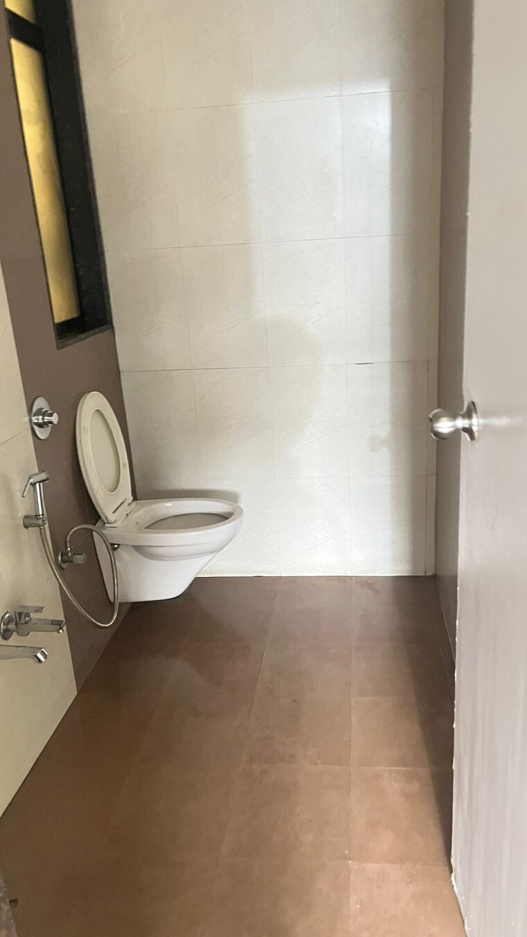 Bathroom, satguru-solitaire 2 Bedroom 680 Sq.Ft. Apartment In Thane West Thane 9390527