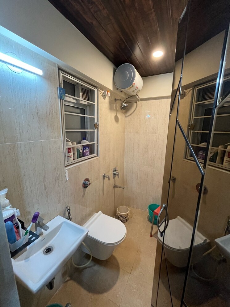 Bathroom, romell-amore 1 Bedroom 399 Sq.Ft. Apartment In Andheri West Mumbai 9356167