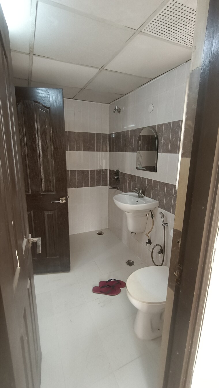 Bathroom, jm-orchid 2 Bedroom 995 Sq.Ft. Apartment In Sector 76 Noida 9390555