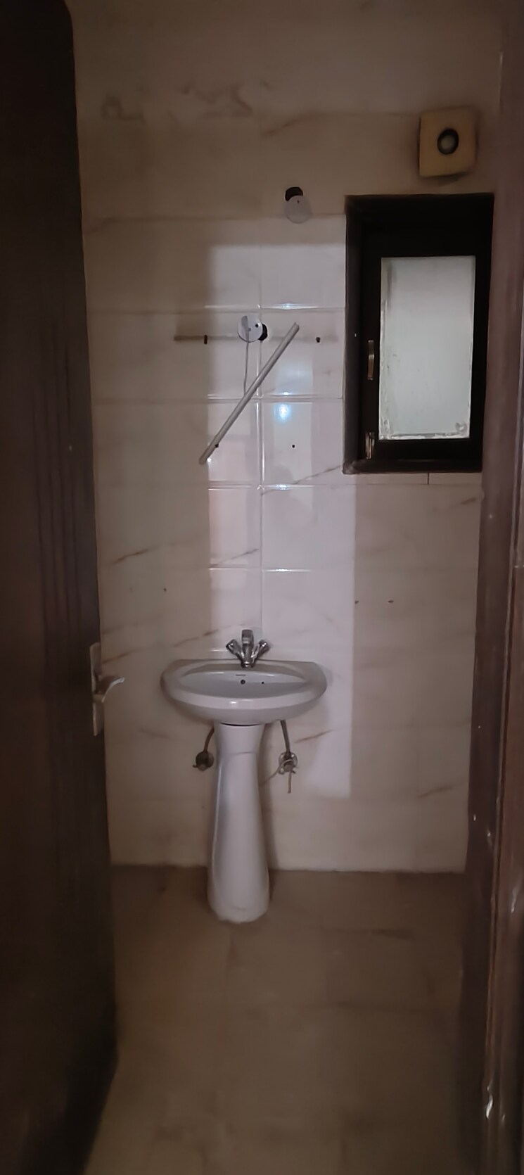 Bathroom, chattarpur 3 Bedroom 1500 Sq.Ft. Builder Floor In Chattarpur Delhi 9390562