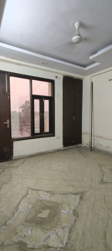 Room in 3 BHK Builder Floor at Chattarpur – for Rent