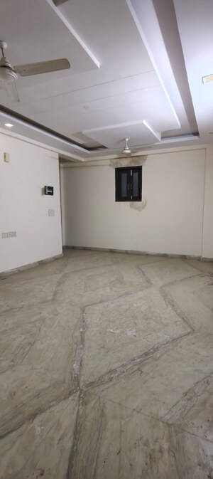 Room in 3 BHK Builder Floor at Chattarpur – for Rent