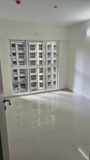 Room in 2 BHK Apartment at Lodha Amara, Kolshet Road – for Rent