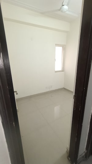 Room in 2 BHK Apartment at Jm Orchid, Sector 76 – for Rent