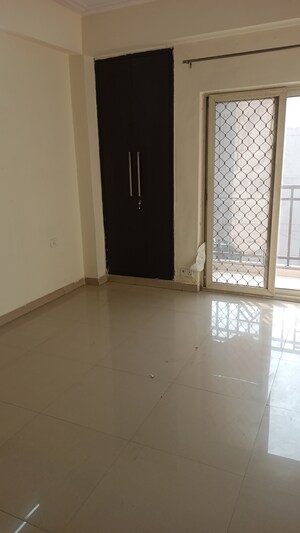 Room in 2 BHK Apartment at Jm Orchid, Sector 76 – for Rent