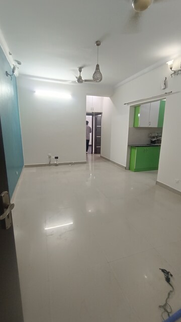 Room in 2 BHK Apartment at Antriksh Golf View, Sector 78 – for Rent