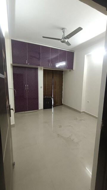 Room in 2 BHK Apartment at Antriksh Golf View, Sector 78 – for Rent