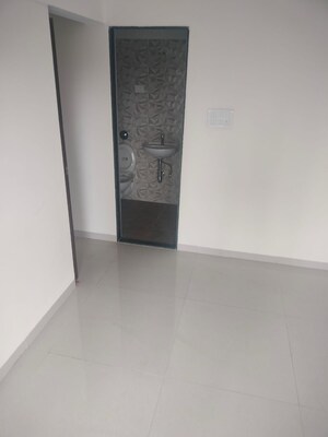 Room in 1 BHK Apartment at Laxmi Park CHS Vartak Nagar, Vartak Nagar – for Rent