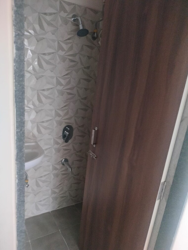 Bathroom, laxmi-park-chs-vartak-nagar 1 Bedroom 460 Sq.Ft. Apartment In Vartak Nagar Thane 9390595