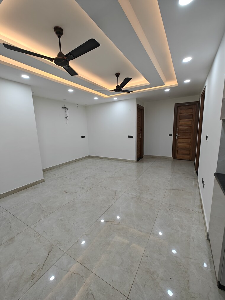 Kitchen, tulip-yellow 3 Bedroom 1704 Sq.Ft. Apartment In Sector 69 Gurgaon 9390600