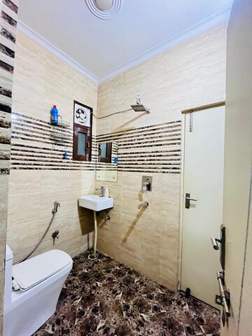 Master Bedroom in 3 BHK Builder Floor at Sector 46 – for Rent