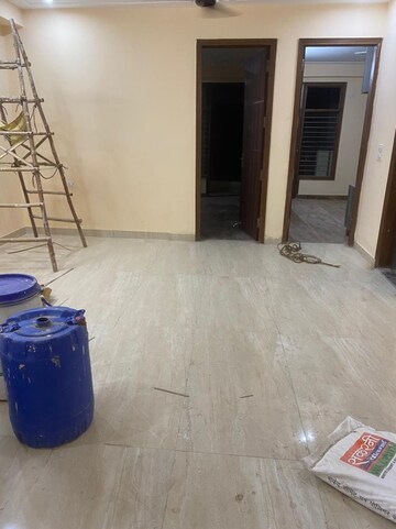 Room in 2 BHK Builder Floor at Sector 40 – for Rent