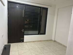 Room in 2 BHK Builder Floor at Sector 40 – for Rent