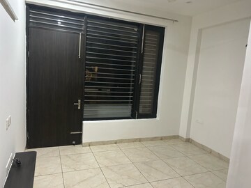 Room in 2 BHK Builder Floor at Sector 40 – for Rent