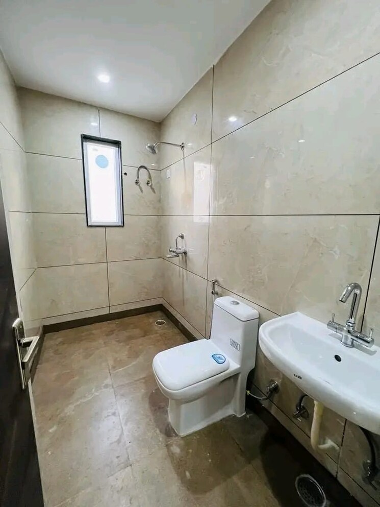 Bathroom, sector 40 1 Bedroom 752 Sq.Ft. Builder Floor In Sector 40 Gurgaon 9390615