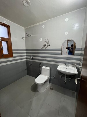 Master Bedroom in 1 BHK Builder Floor at Sector 46 – for Rent