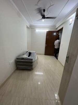 Bathroom in 1 BHK Builder Floor at Sector 46 – for Rent