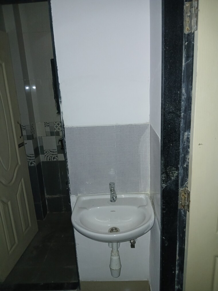 Bathroom, vastukala-niwara-chs 1 Bedroom 484 Sq.Ft. Apartment In Goregaon West Mumbai 9390638