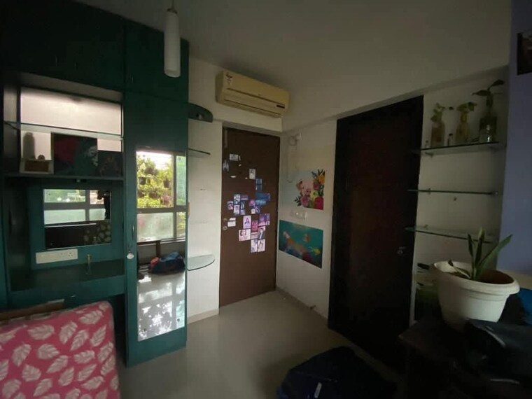  Parking, ghatkopar west Pg For Girls In Ghatkopar West 9390645