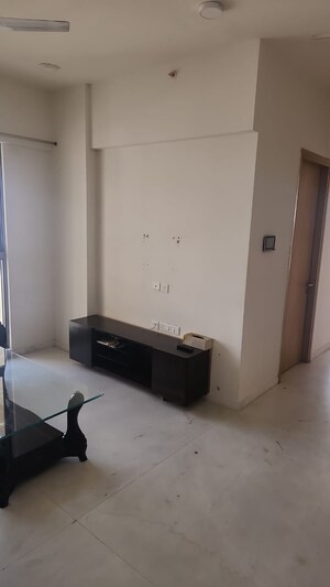 Furnished Amenities in 2 BHK Apartment at Lodha Bel Air, Jogeshwari West – for Rent