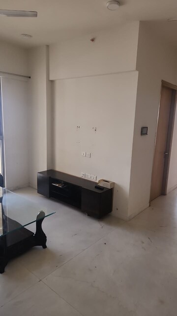 Furnished Amenities in 2 BHK Apartment at Lodha Bel Air, Jogeshwari West – for Rent