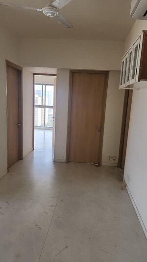 Room in 2 BHK Apartment at Lodha Bel Air, Jogeshwari West – for Rent