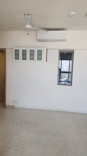 Room in 2 BHK Apartment at Lodha Bel Air, Jogeshwari West – for Rent