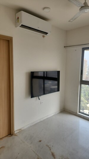 Room in 2 BHK Apartment at Lodha Bel Air, Jogeshwari West – for Rent