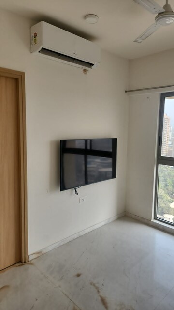 Room in 2 BHK Apartment at Lodha Bel Air, Jogeshwari West – for Rent