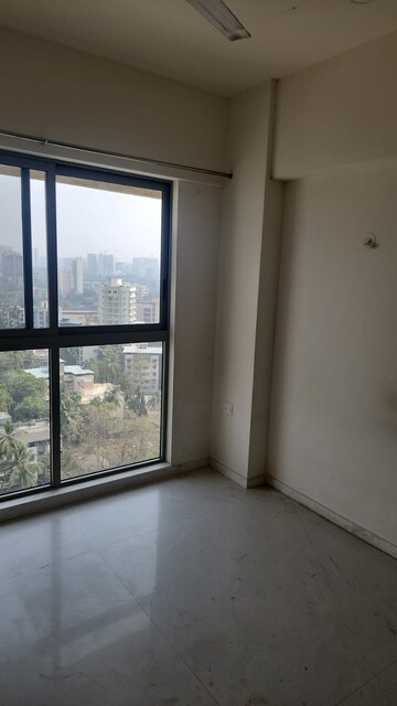 Room in 2 BHK Apartment at Lodha Bel Air, Jogeshwari West – for Rent