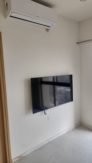 Room in 2 BHK Apartment at Lodha Bel Air, Jogeshwari West – for Rent