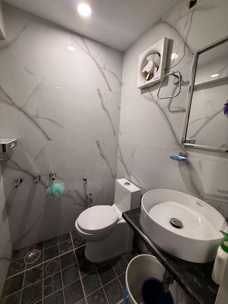 Bathroom, sunder-apartment 3 Bedroom 1300 Sq.Ft. Apartment In Paschim Vihar Delhi 9390669