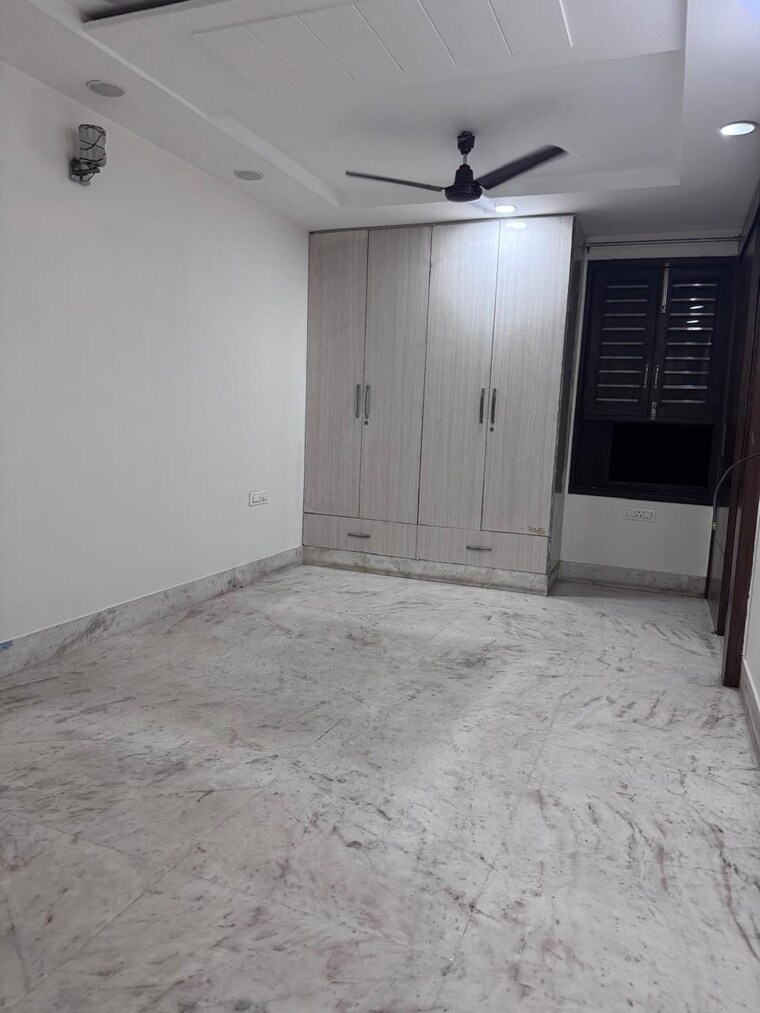 Room, sunder-apartment 3 Bedroom 1300 Sq.Ft. Apartment In Paschim Vihar Delhi 9390669