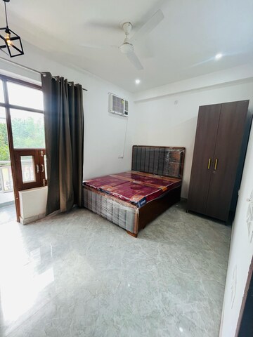 Bedroom in 1 BHK Builder Floor at Sector 40 – for Rent
