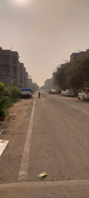 Parking in 1.5 BHK Apartment at Sector 10 Greater Noida – for Sale