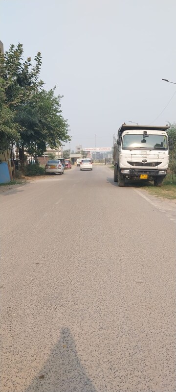 Parking in 1.5 BHK Apartment at Sector 10 Greater Noida – for Sale