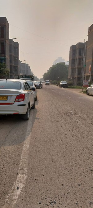 Parking in 1.5 BHK Apartment at Sector 10 Greater Noida – for Sale