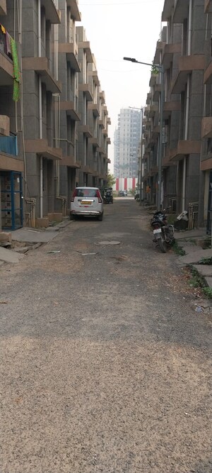 Parking in 1.5 BHK Apartment at Sector 10 Greater Noida – for Sale