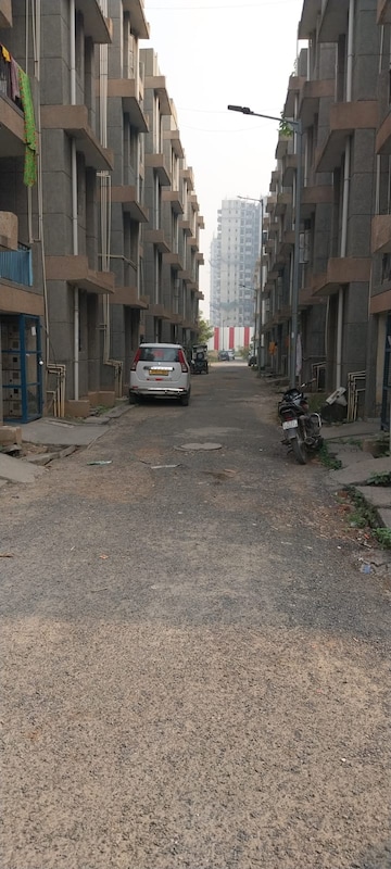 Parking in 1.5 BHK Apartment at Sector 10 Greater Noida – for Sale