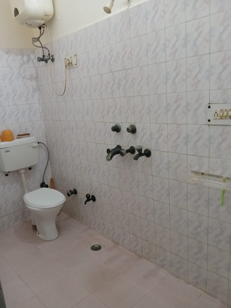 Bathroom, sector 56 1 RK 850 Sq.Ft. Independent House In Sector 56 Noida 9390714