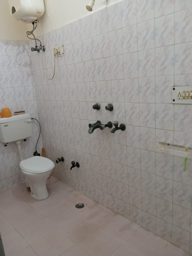 Bathroom, sector 56 1 RK 850 Sq.Ft. Independent House In Sector 56 Noida 9390714