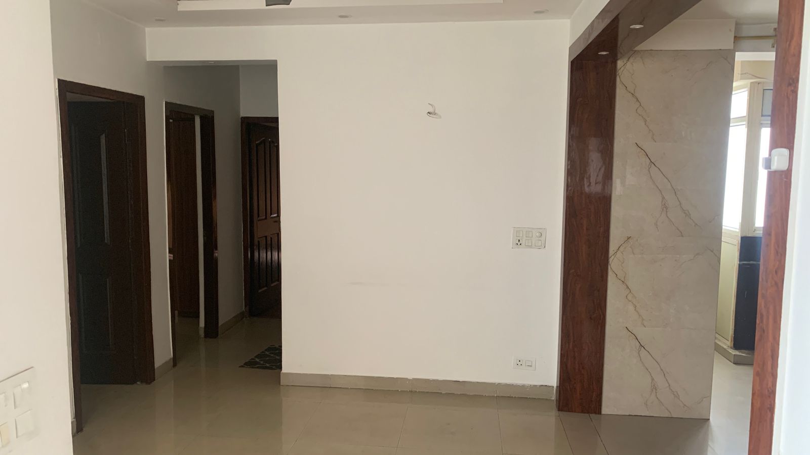 2 BHK Apartment For Rent in Pinnacle Tower