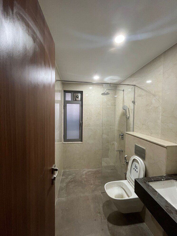 Bathroom, piramal-mahalaxmi 2 Bedroom 740 Sq.Ft. Apartment In Mahalaxmi Mumbai 9390750