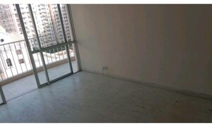 Room in 4 BHK Apartment at DLF Trinity Towers, Dlf Phase V – for Sale