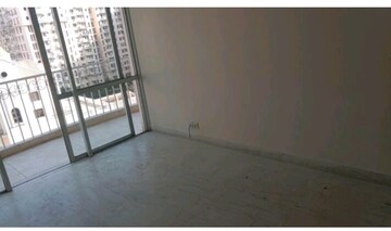 Room in 4 BHK Apartment at DLF Trinity Towers, Dlf Phase V – for Sale