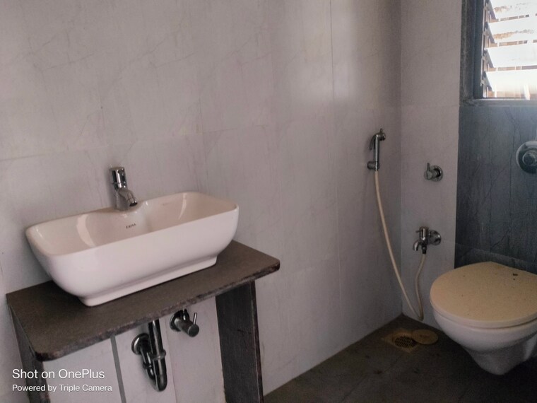 Attached Bathroom, karwa-kairali 3 Bedroom 1000 Sq.Ft. Apartment In Goregaon West Mumbai 9390800