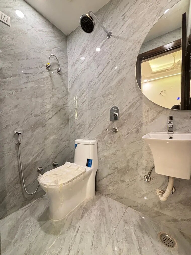 Bathroom, sa-homes-i 3.5 Bedroom 905 Sq.Ft. Builder Floor In Uttam Nagar Delhi 9390836