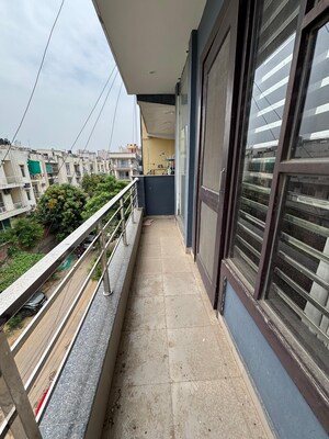 Balcony in 2 BHK Builder Floor at Sector 46 – for Rent