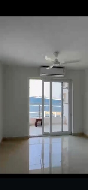 Room in 3 BHK Apartment at Hero Homes Gurgaon, Sector 104 – for Rent