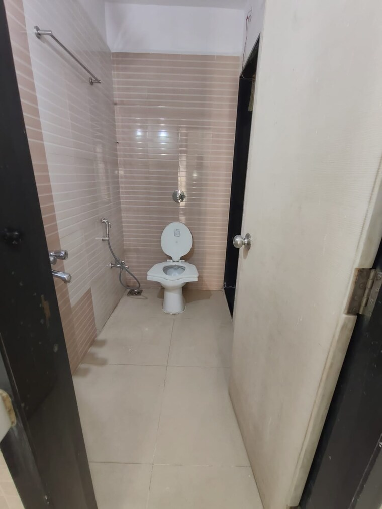 Bathroom, nisarg-hyde-park 2 Bedroom 1060 Sq.Ft. Apartment In Kharghar Navi Mumbai 9390865